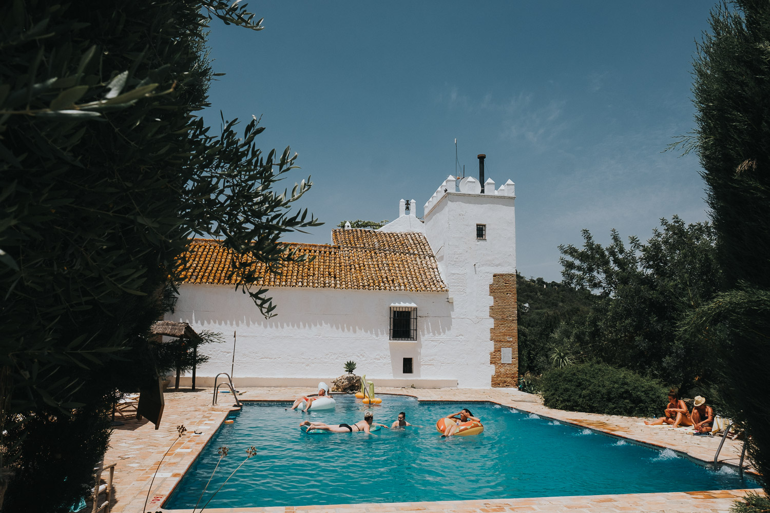 jerez wedding photographer cortijo barranco swimming pool