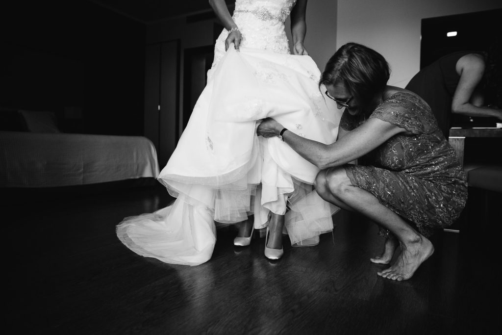 SOL Y MAR CALPE COSTA BLANCA WEDDING PHOTOGRAPHER BLACK AND WHITE BRIDE PUTTING ON SHOES