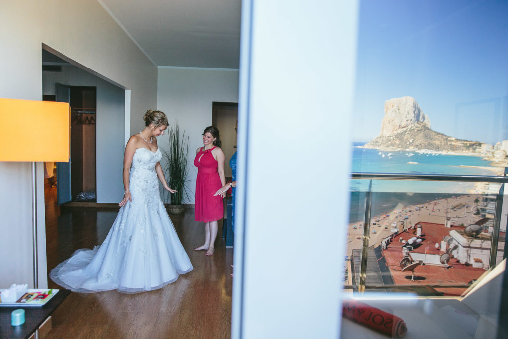 SOL Y MAR CALPE COSTA BLANCA WEDDING PHOTOGRAPHER BRIDE IN WEDDING DRESS WITH CALPE ROCK