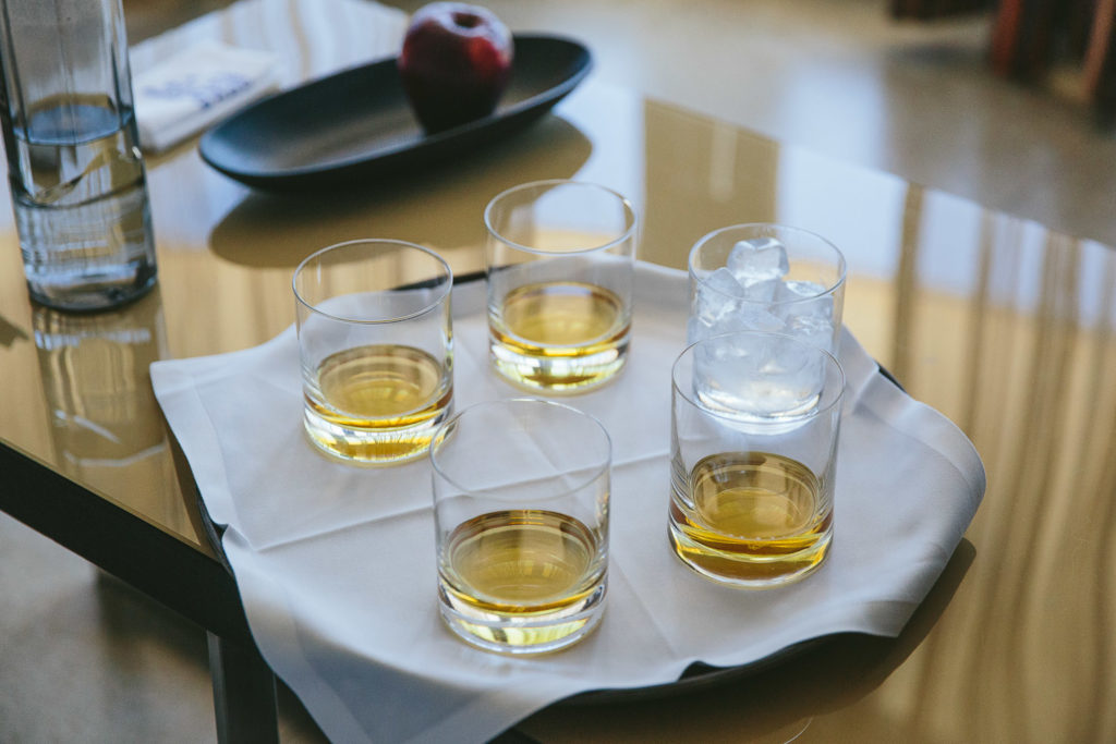 SOL Y MAR CALPE COSTA BLANCA WEDDING PHOTOGRAPHER HALF FILLED WHISKY GLASSES ON TRAY