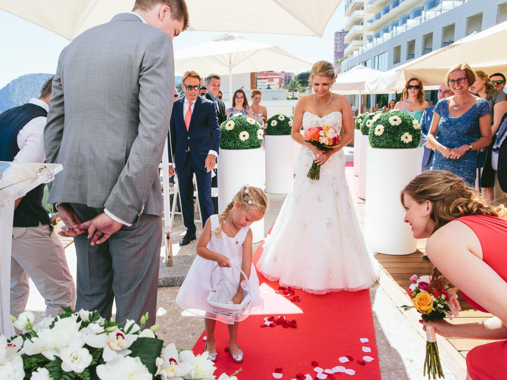 SOL Y MAR CALPE COSTA BLANCA WEDDING PHOTOGRAPHER FLOWER GIRL WITH PETALS AND BRIDE AND GROOM